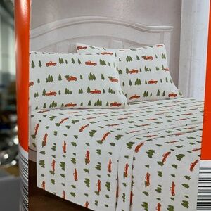Festive Holiday Bedding Sheets with Red and Green Design